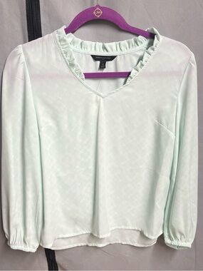 NWT Banana Republic Mint Ruffle V-Neck Long Sleeve Blouse